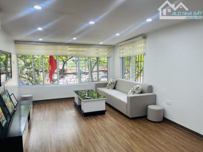 Tập thể tầng 2 Nghĩa Tân - 75m2 - 3N2VS - Sổ đỏ chính chủ - 2 thoáng