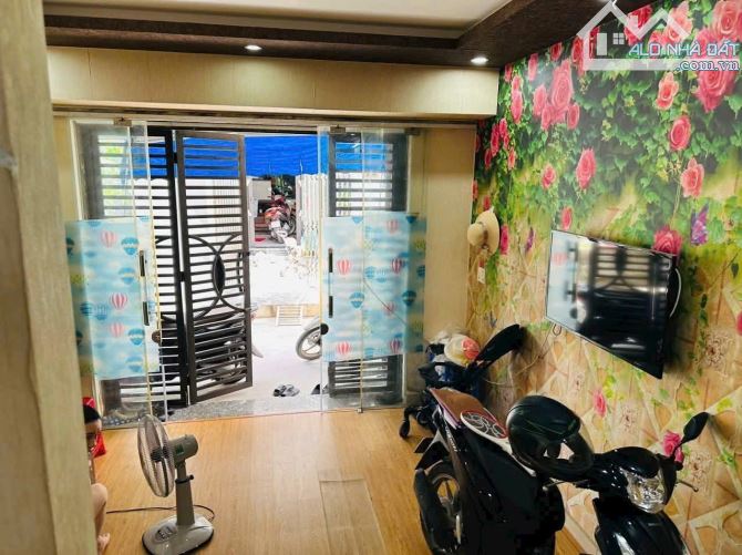 Chính chủ gửi bán  - 1tỷ9, xách đồ về ở luôn, chính chủ bán nhà 3 tầng ngõ 237 Đằng Hải -