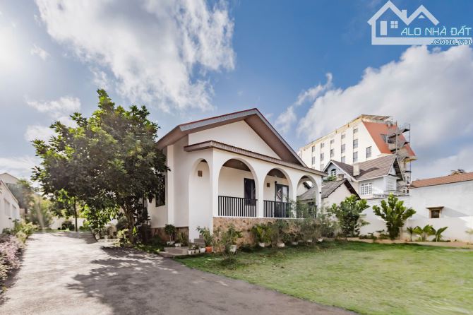 VILLA SÂN VƯỜN MT YERSIN 742m2 CÁCH HỒ XUÂN HƯƠNG CHỈ 800m