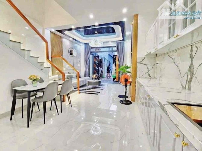 Bán gấp nhà Gò Vấp, Nguyễn Kiệm, gần hẻm xe hơi, 55m2, giá 5.5 tỷ