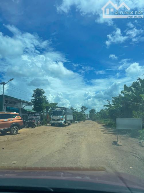 ĐẤT MẶT TIỀN QUỐC LỘ 14 THÔNG QUA HỒ E NHAI NỐI QUỐC LỘ 26