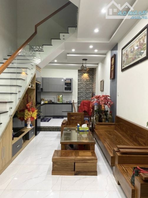 NHÀ 3 TẦNG FULL NỘI THẤT KIỆT NÚI THÀNH TT HẢI CHÂU  GẦN CV CHỈ 5 TỶ