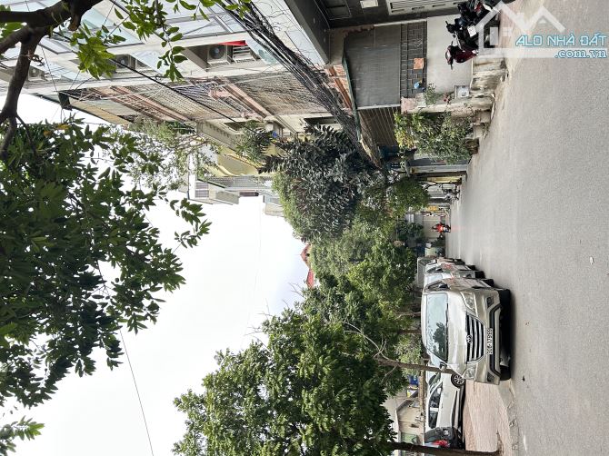 Bán nhà Tôn Đức Thắng sát Văn Miếu 68m2 x MT 4.9m phân lô 2 thoáng vỉa hè kinh doanh.