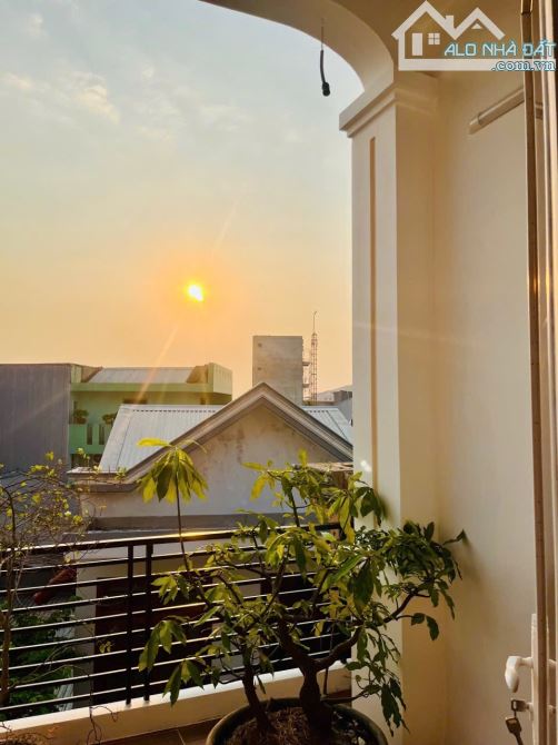Cần bán căn homestay 5 phòng kiệt oto 246 Hùng Vương , Phường Phú Hội , Tp huế
