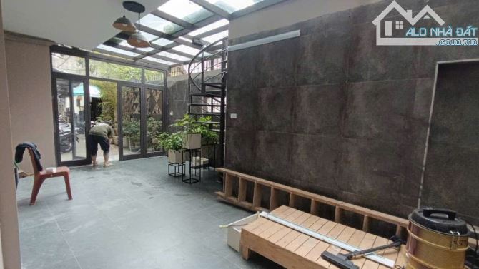 CẦN BÁN TẬP THỂ TẬP TẦNG 1 HỒ ĐẮC DI, NAM ĐỒNG - 150M2 X 4 PHÒNG 3VS - SÂN VƯỜN - KD