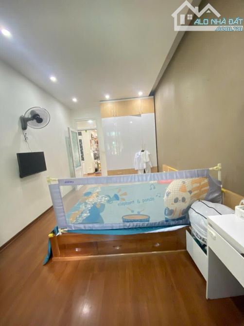BÁN CĂN HỘ TẬP THỂ VĨNH PHÚC KHU 7,2Ha, QUẬN BA ĐÌNH TẦNG 4 76m2 5,5 tỷ.