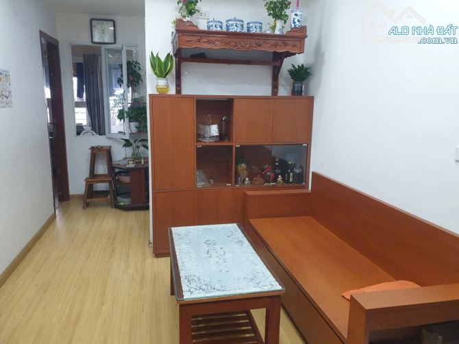 Bán chung cư VP6 Linh Đàm, Hoàng Mai, thoáng, vị trí đẹp, 67m, 3pn, 2wc, chỉ 3.15tỷ.