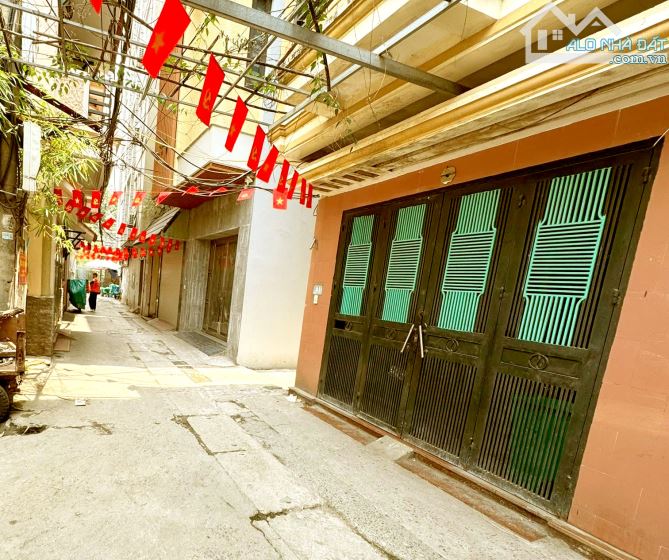 Bán nhà Dân Xây Dương Quảng Hàm- Cầu Giấy- oto vào nhà- 50Mx4T- gần bãi gửi oto.Giá 15.5ty