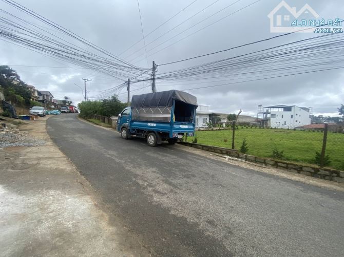 Hơn 3300m2 đất mặt tiền Nguyễn Hoàng P7 Đà Lạt 30 tỷ TL