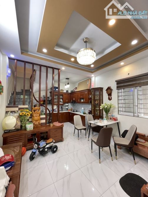 Bán nhà Ngọc Trì, Thạch Bàn- 5 tầng rất mơi, nội thất đẹp- Chẵn 5 tỷ