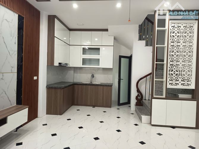 Bán nhà Đại Tự 33m2, 5 tầng, 4.2 m, giá 4.8 tỷ đẹp lộng lẫy, hàng x