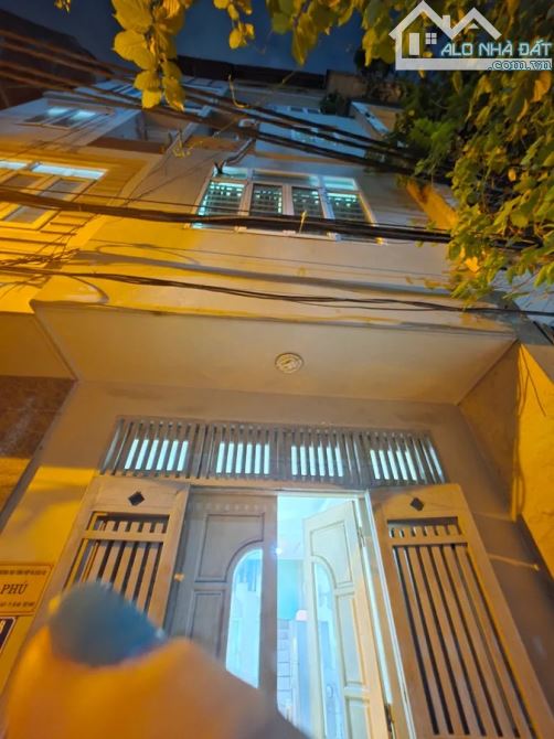 SIÊU PHẨM CẦU GIẤY, CÁCH PHỐ VÀI BƯỚC CHÂN__ VỪA Ở VỪA KD , 5 TẦNG , GIÁ 8.9 tỷ