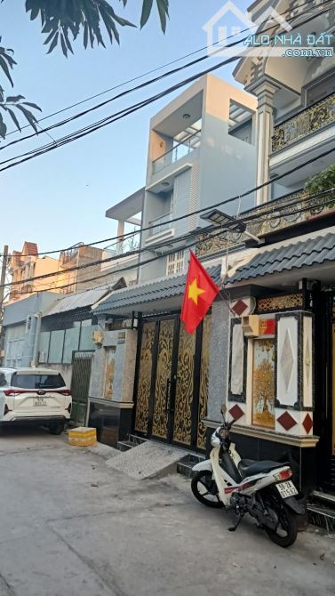 Nhà 3 tầng hẻm 7 m 1 sẹc Huỳnh Tấn Phát Thị trấn Nhà bè. 178 m2 thổ cư, hơn 7 tỷ.