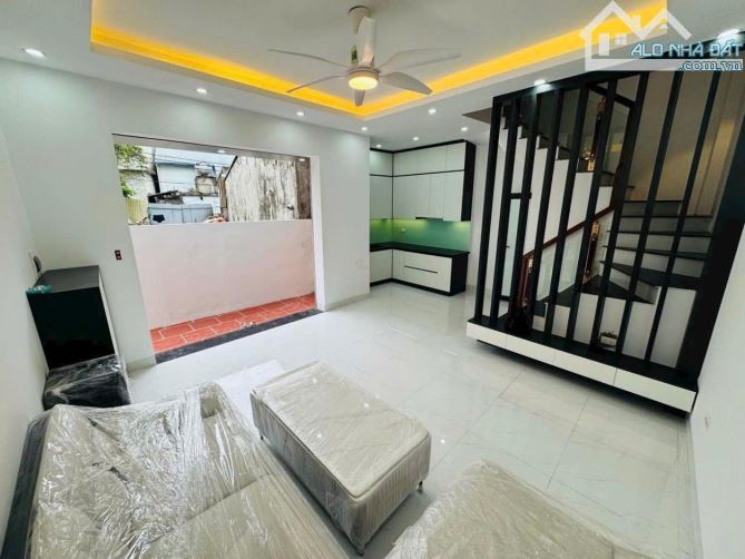 NHÀ 40M - Ở CỰC THÍCH - MỚI CỨNG - SỔ HỒNG ĐẦY ĐỦ - VỊ TRÍ ĐẸP