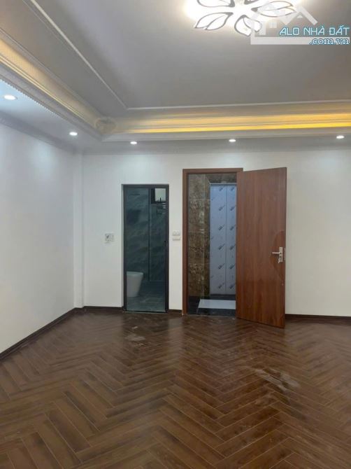 Nhà 50m2 x 6 Tầng Phường Sài Đồng Ô Tô Tránh Thông