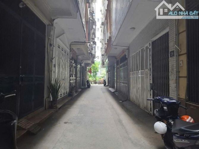 [HIẾM] Bán nhà Hoàng quốc Việt 37m2*5T, cách ô tô 25m, nhà đẹp ở ngay, dân trí cao, 7.5 tỷ