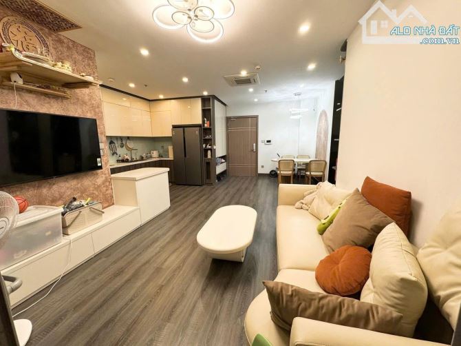 HÀNG HIẾM CC CẦU GIẤY - TRUNG TÂM - 1 PHÚT RA ĐƯỜNG TO 80M2 3 NGỦ GIÁ 6 TỶ