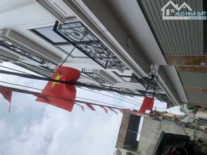 🏤MỚI KIM CHUNG -  LÔ GÓC - Ô TÔ - NGÕ THÔNG - KD NHỎ - VÀI BƯỚC RA CHỢ - GẦN KĐT HINDO RO