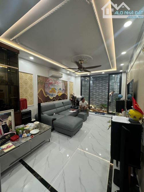 Nhà 5 tầng thang máy long lanh phố Văn Hội Từ Liêm 50m 11 tỷ mới đẹp long lanh ở ngay