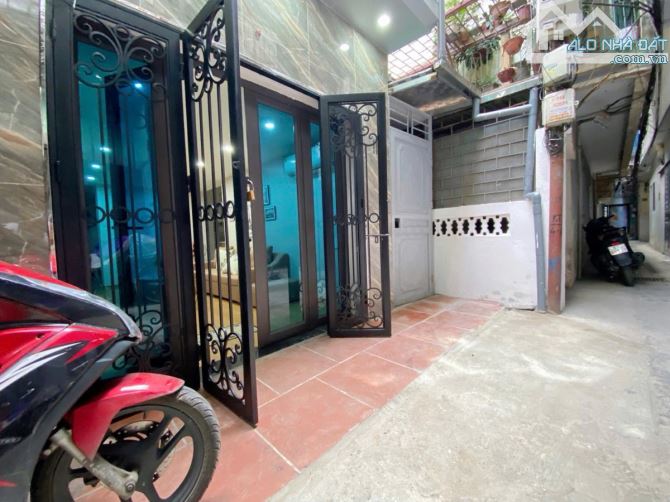 Bán nhà phố Khương Trung, 56m2, lô góc, 2 tầng, mặt tiền 4.5m giá 6.1tỷ