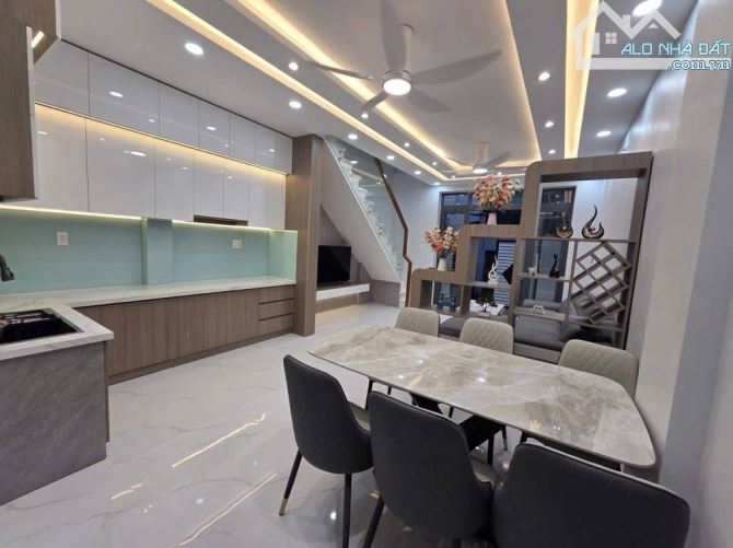 MUA 1 ĐƯỢC 2 – NHÀ 2 MT HUỲNH TẤN PHÁT, P. TÂN PHÚ, Q7