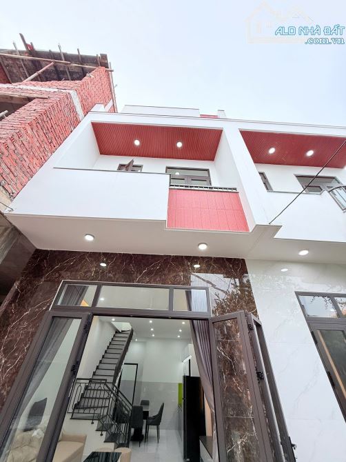 Nhà 2 tầng 2 mê 586/5 ĐIỆN BIÊN PHỦ, cách mặt tiền 4 cái nhà FULL nội thất