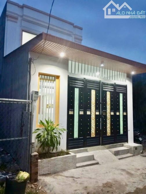 NHÀ 2 TẦNG MỚI ĐẸP LUNG LINH 97M2 GẦN CHỢ GẤU, HẺM XE HƠI MỘT TRỤC BÙI CÔNG TRỪNG ĐÔNG