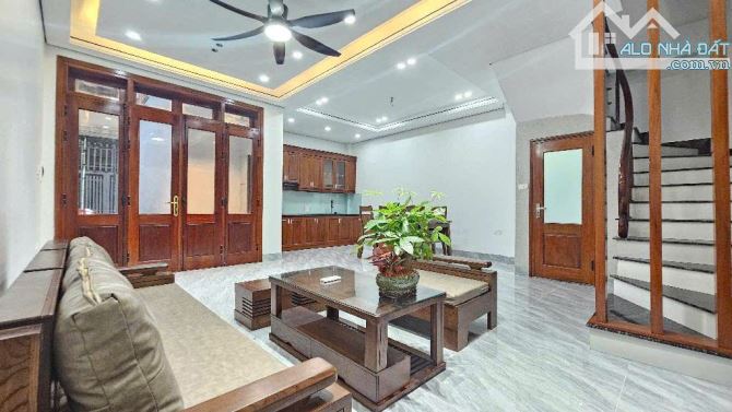 Bán nhà 5 tầng, full nội thất, trung tâm Phúc Lợi, diện tích 50m2, mặt tiền 4m, giá 6 tỷ+