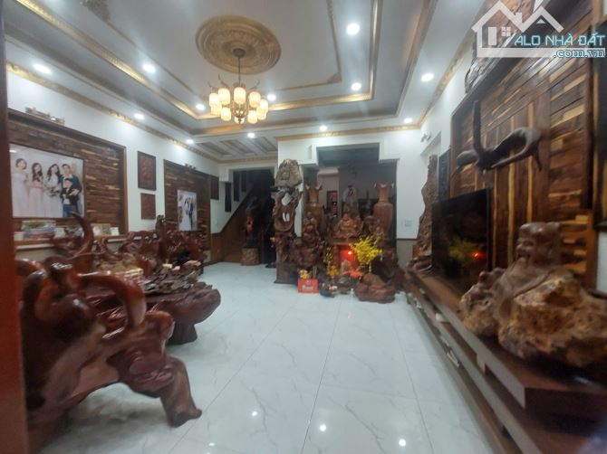 Biệt thự 2 mặt tiền Trung Tâm Dĩ An - Hàng hiếm chỉ 17 tỷ