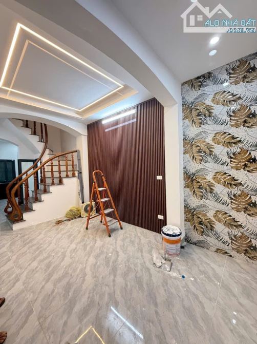 6 TỶ BÉ . GẦN Ô TÔ NGÕ BA GÁC ĐỖ CỬA . PHỐ TRẦN KHÁT CHÂN . 33M2 . 4 NGỦ . KHUNG CỘT CHẮC