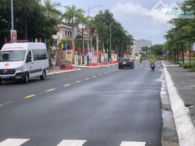 🏡 Bán Nhà 2 Tầng Mặt Tiền Phú Thịnh 7 – View Công Viên  📍 Vị trí đắc địa: Trung tâm Liên
