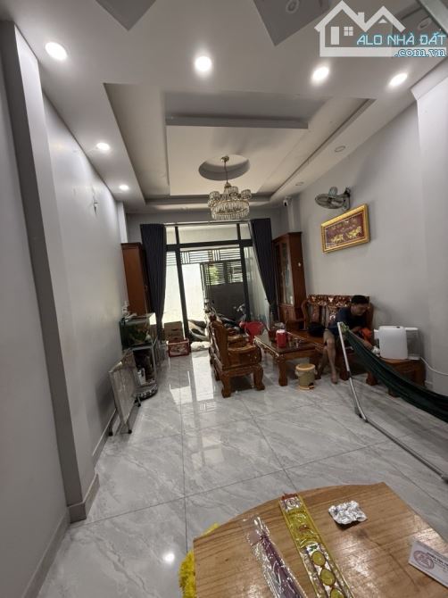 Bán nhà MTNB Phạm Hùng, gần Cao Lỗ, Quận 8, 3 tầng, 50m2, ngang 4m, nhích 6 tỷ