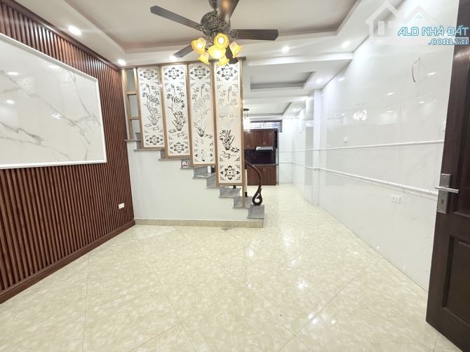 Bán Gấp Nhà 4T Đông Mỹ , 40M2 3,4ty, gần Sân bóng , chợ trường đủ