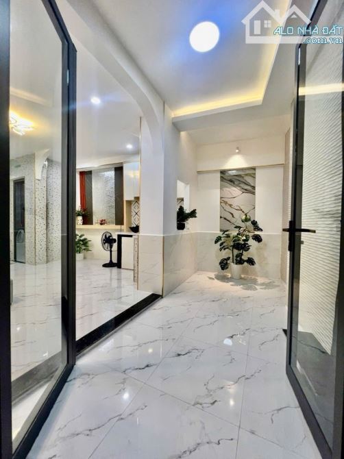 💐Nhà đẹp, hiếm, HXH, đường Dương Quảng Hàm, 2 tầng,(4*10)m, 3 phòng ngủ, tặng nội thất, c