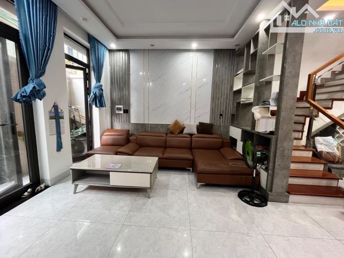 NHÀ 4 TẦNG – MT THI SÁCH – TT HẢI CHÂU ĐÀ NẴNG - GẦN SÂN BAY –  GIÁ 7.8 TỶ