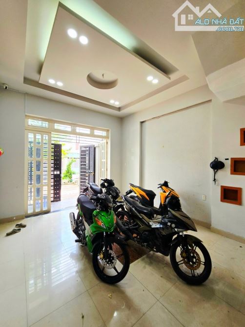 💥 NHÀ PHỐ 56M² – 3 TẦNG – NGANG 4.4M – ĐƯỜNG Ô TÔ TRÁNH – GẦN BV LÊ VĂN THỊNH – CHỈ 7.3 T