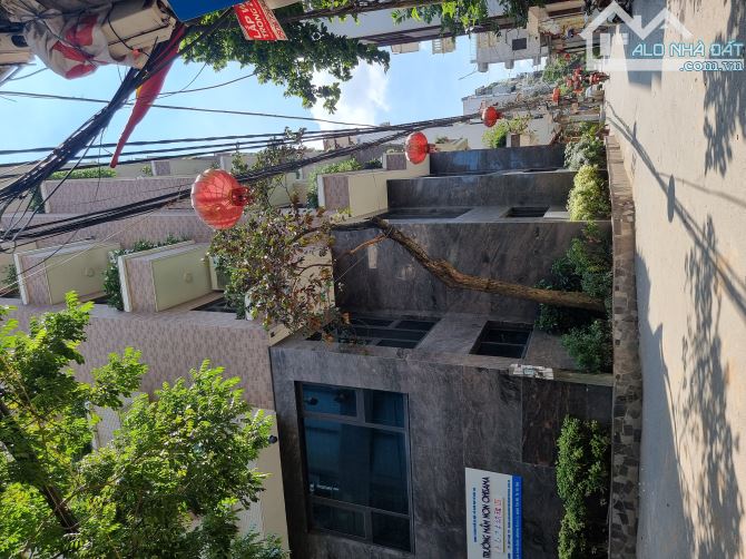 Bán lô đất Cấp 4 Ngõ Ô Tô Tránh Lạc Long Quân Tây Hồ. 90 M MT 5M Giá 22.4 tỷ