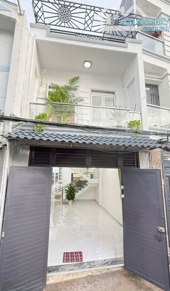 NHÀ 2 TẦNG THIẾT KẾ SANG TRỌNG GẦN BỆNH VIỆN QUẬN 12 HẺM XE HƠI THÔNG HUỲNH THỊ HAi,TCH,