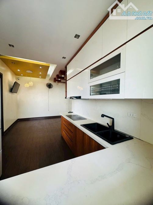 Bán căn hộ 120m2, toà nhà A2- 299 phố Vọng, căn góc tầng đẹp, nội thất sang trọng