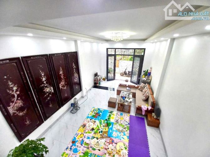 60 M², Ô TÔ 7 CHỖ ĐỖ CỬA, NHÀ ĐẸP LONG BIÊN, THOÁNG TRƯỚC SAU - FULL NỘI THẤT