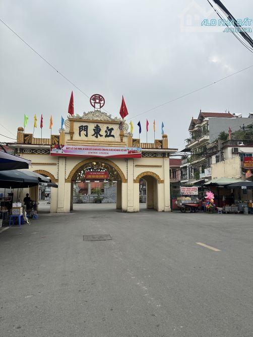 Nhà đơn lập mới tinh hiện đại ngay tại trung tâm thị trấn
