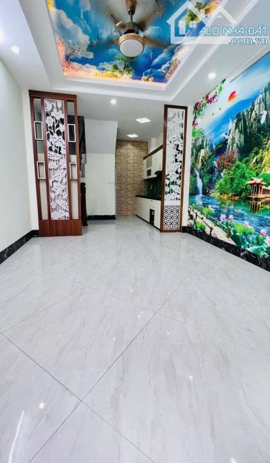 Bán nhà Phúc Lợi, Long Biên 30m2, 5 tầng, ô tô đỗ cổng, 10m ra ô tô chạy, 5.5 tỷ