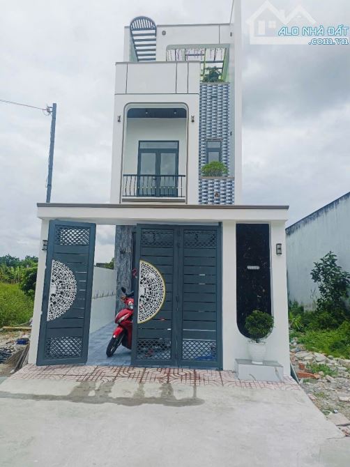 Nhà ấp 3 Tân Bửu 1 trệt 2 lầu mới xây đường xe tải đã hoàn công