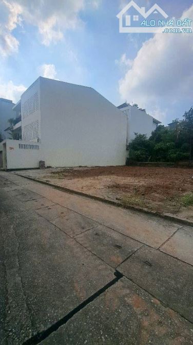 Bán đất đẹp Ngọc Thụy, thông số vàng, oto bơi trong đất, 107m2, mt: 5.2m, giá 19.3 tỷ