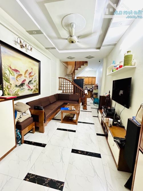 BÁN NHÀ ĐÀM QUANG TRUNG - LONG BIÊN - 36.6M2 - VIEW VƯỜN HOA - Ô TÔ CÁCH 18M - 6.15 TỶ