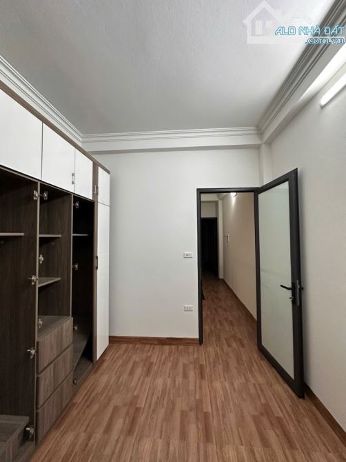 Bán nhà 45m2 Việt Hưng- gần ngõ ô tô thông, nhà đẹp chắc chắn- 6.x tỷ