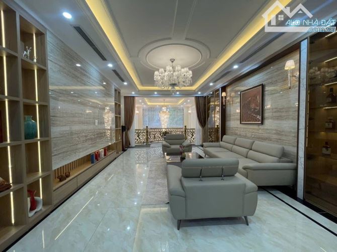 DUY NHẤT NHÀ MT 5M, VỊ TRÍ ĐẮC ĐỊA, KINH DOANH ĐỈNH, VỈA HÈ, Ô TÔ TRÁNH PHỐ NGUYỄN CHÁNH.