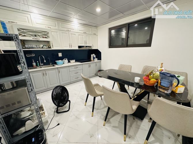 BÁN NHÀ nh 6.3 tỷ ( 38 m2) mt 4.2   Vị trí nhà 5 tầng Bát Khối cách TTTM Aeon Long Biên 50