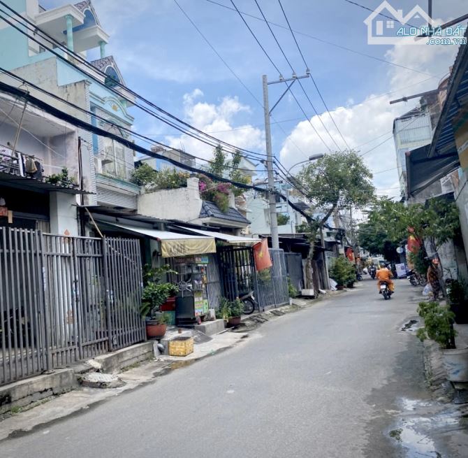 Tân Phú sát bên Tân Bình ô tô vào nhà DT 54m2 giá 6,68 tỷ.