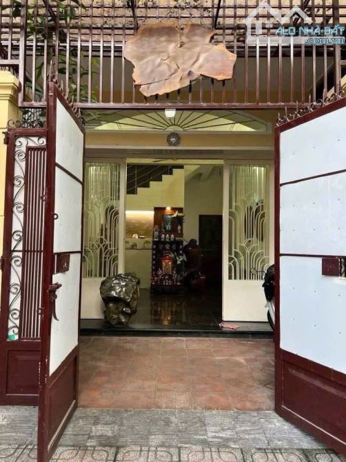 Nhà Cho Thuê Khu VIP xe hơi xa tải đậu Hẻm  Nguyên Hồng